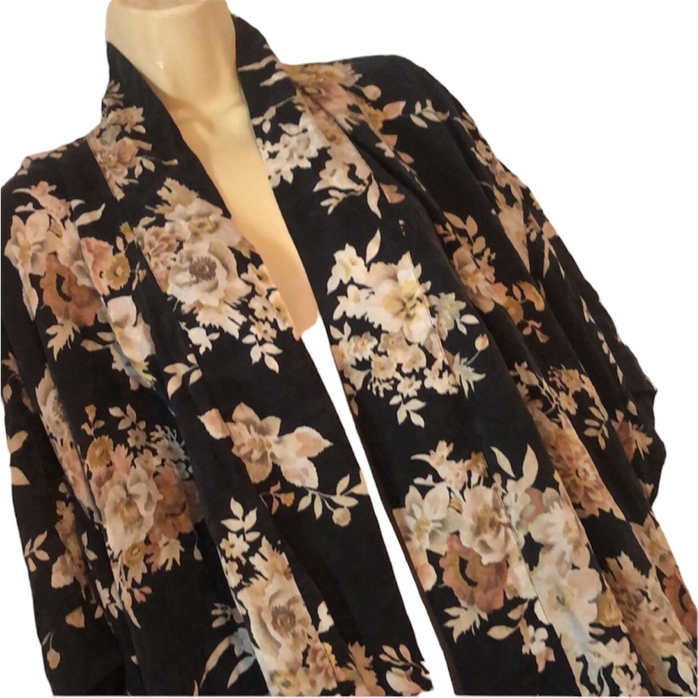 Woman’s VTG fall blue floral silk by August silk kimono cardigan